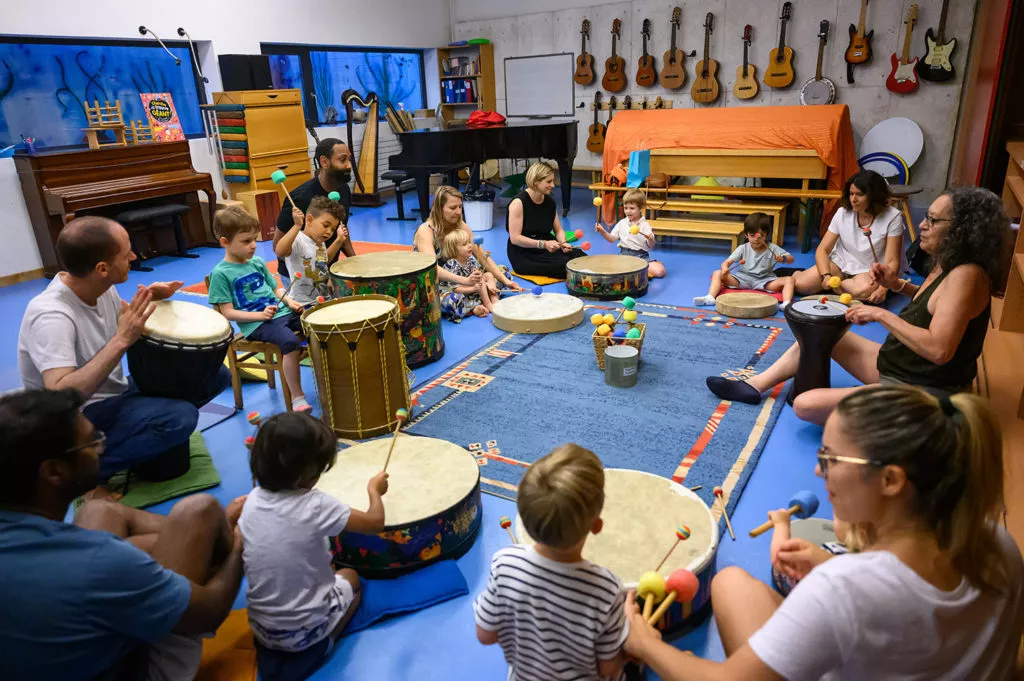 Groupe-eveil-musical-ok Confédération des Écoles Genevoises de Musique, Rythmique Jaques-Dalcroze, Danse, Théâtre